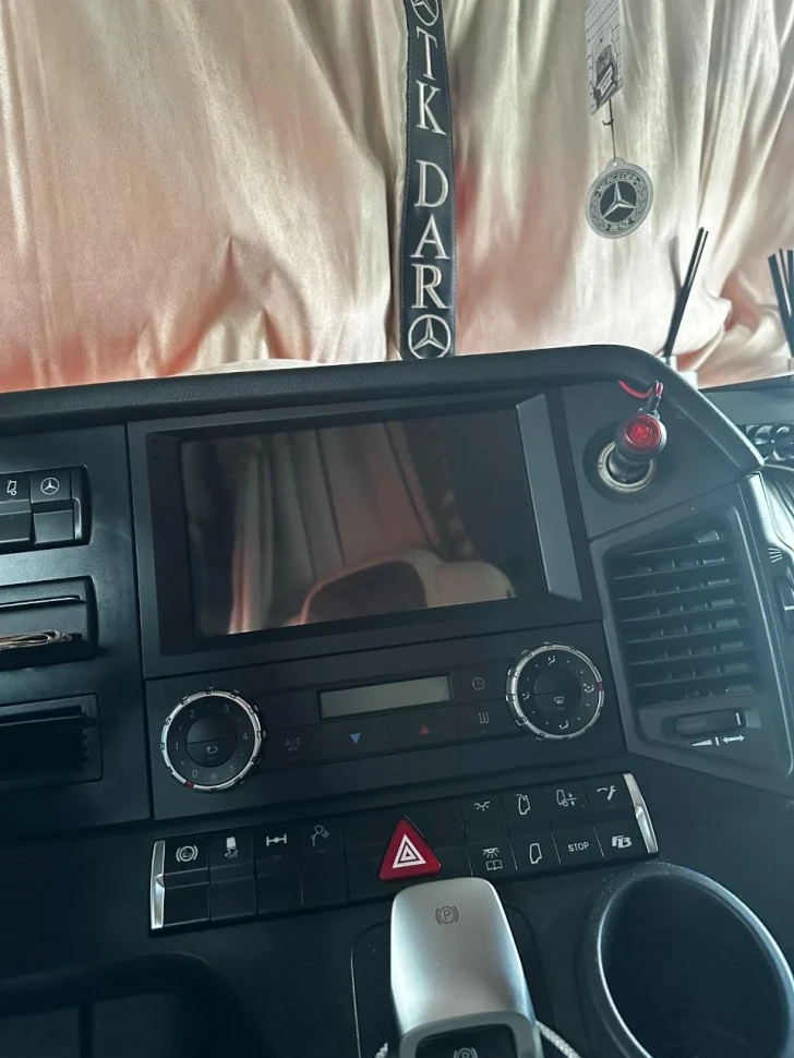 Штатная магнитола Teyes CC3 2K 360 6/128 Mercedes-Benz Actros (2011-2023)